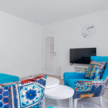 Apartment Mona *