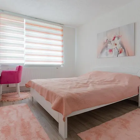 Apartment Mona *